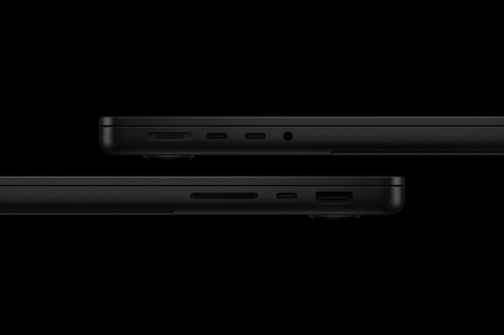 Los dos costados del MacBook Pro de 14 pulgadas con M6 y sus puertos