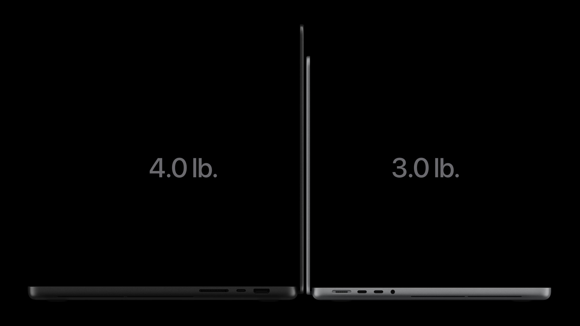 Dos MacBook Pro con PROLED XDR de perfil, con las etiquetas 4.0 lb y 3.0 lb